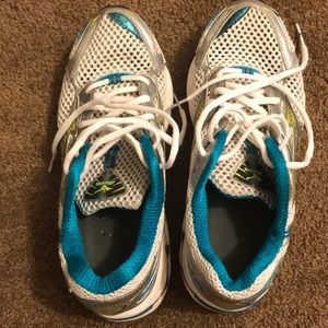 Mazuno Women’s Shoes 👟 Size 8